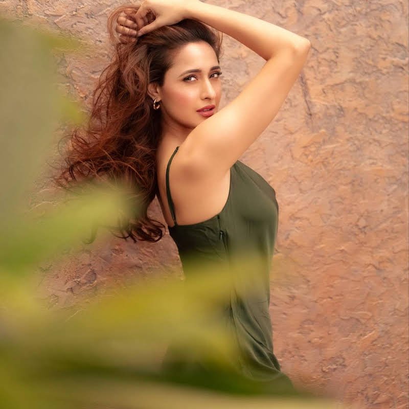 hello telugu heroine gallery pragya jaiswal 20230908 3