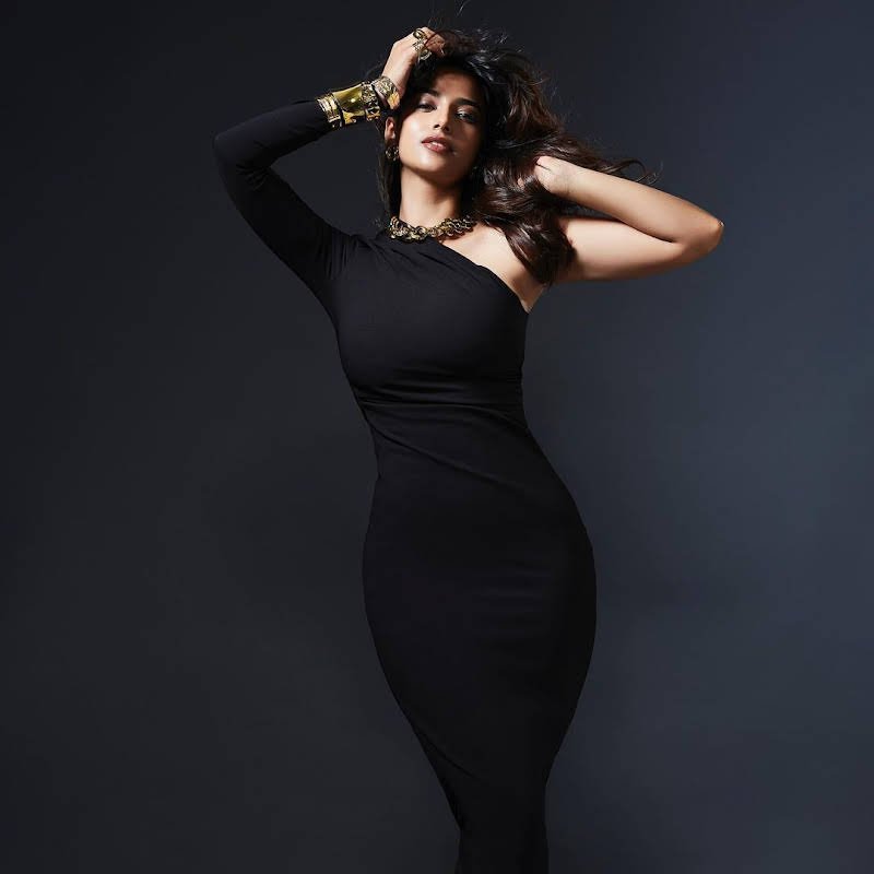 hello telugu heroine gallery meenakshi chaudhary 20230912 3