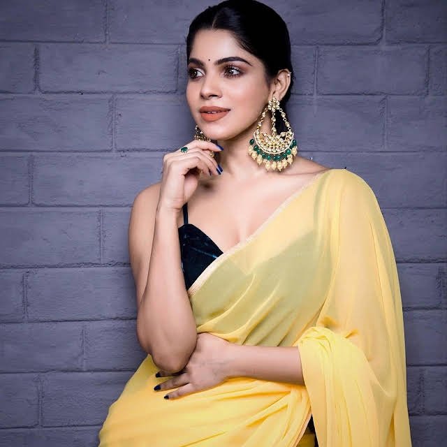 hello telugu heroine gallery divya bharati 20230927 1