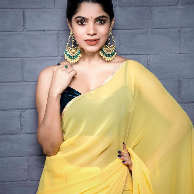 hello telugu heroine gallery divya bharati 20230927 3