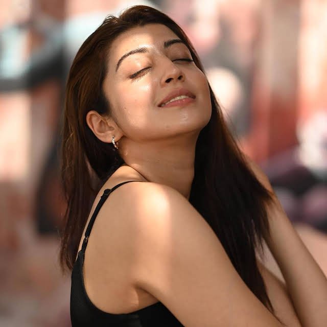 hello telugu heroine gallery pranitha shubash 20231002 3