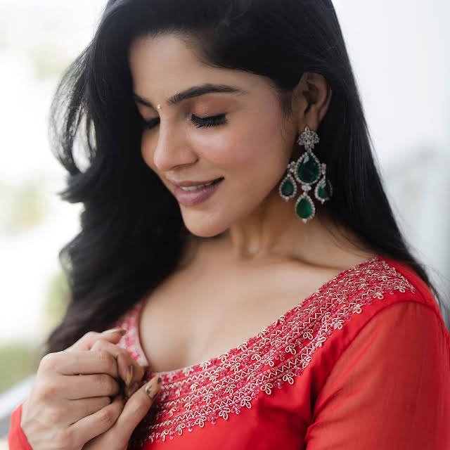 hello telugu heroine gallery divya bharati 20231016 1