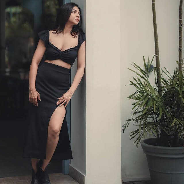 hello telugu heroine gallery mandonna sebastian 20231023 4