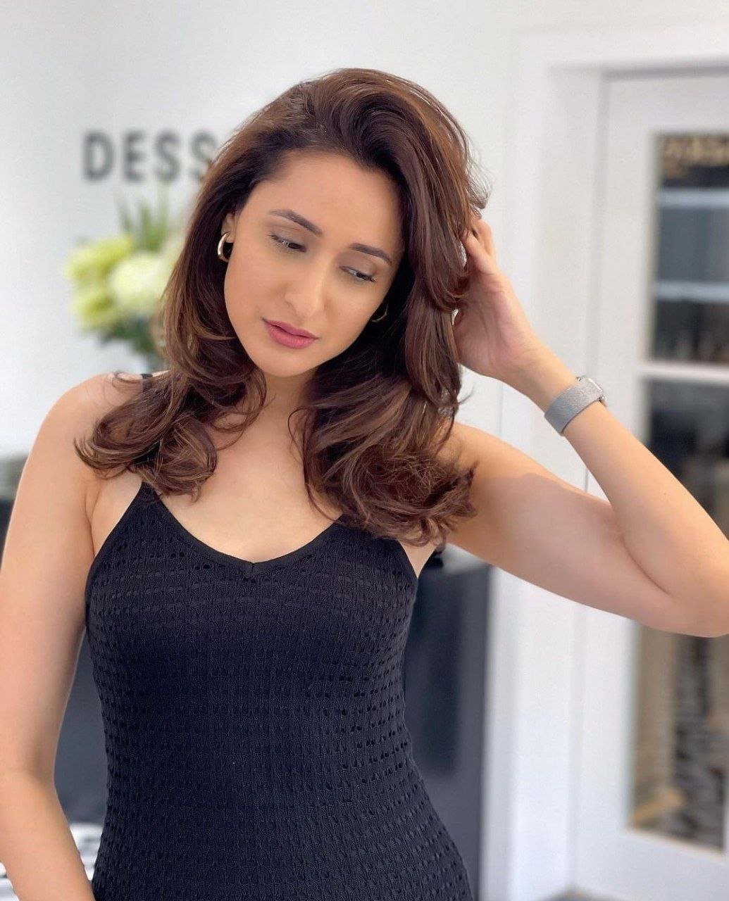 Mrunal Thakur Vs Pragya Jaiswal 4 hello telugu heroine gallery pragya jaiswal 20231104 3