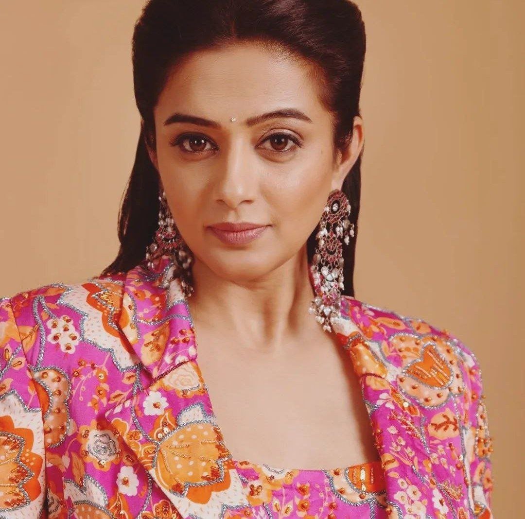 Priyamani Vs Neha Shetty 1 hello telugu heroine gallery priyamani 20231105 1