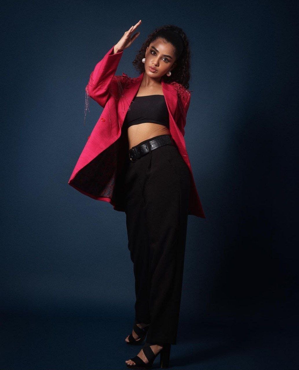 Anupama Parameswaran Vs Sreemukhi 2 hello telugu heroine gallery anupama parameswaran 20231107 3