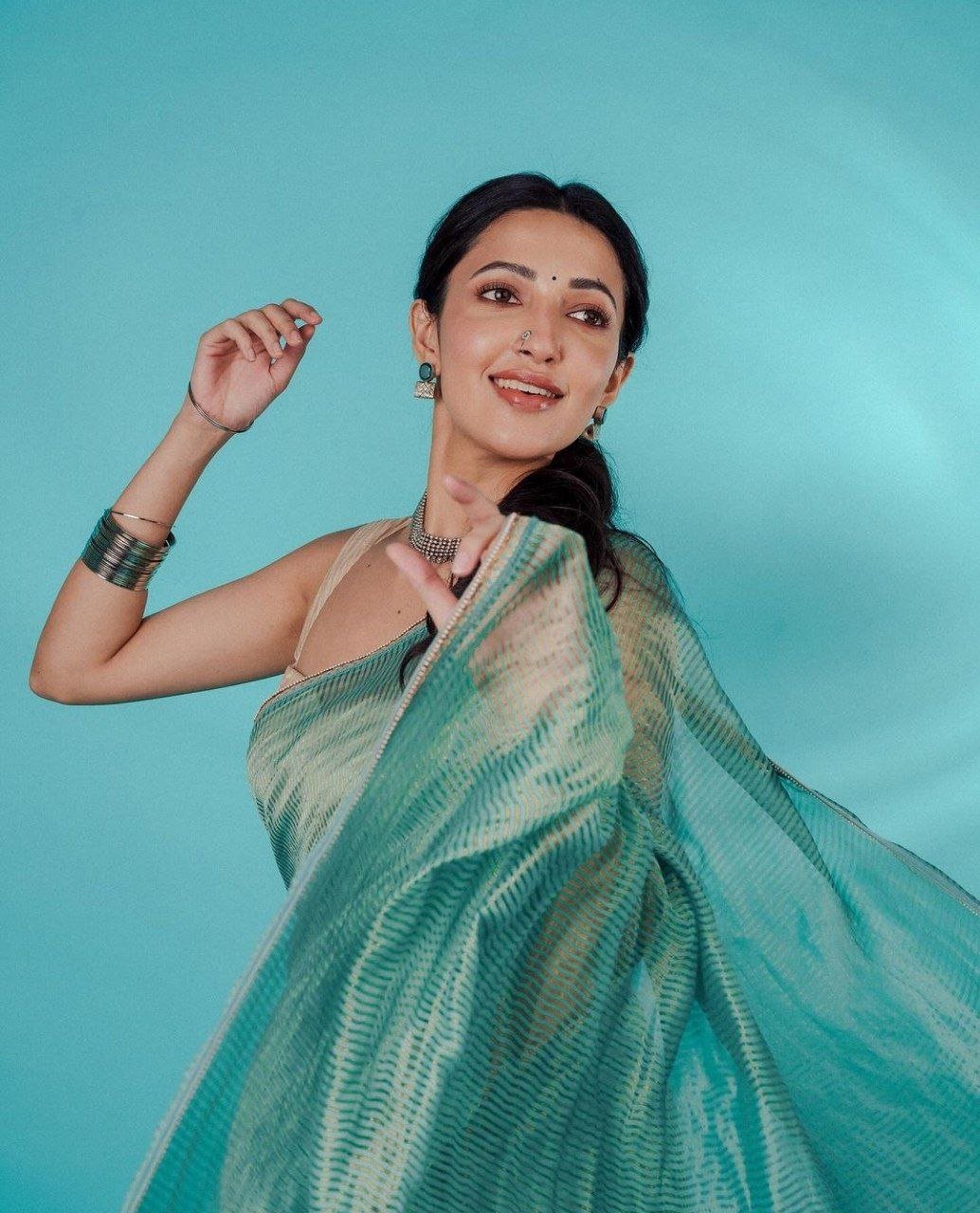 Neha Shetty Vs Harleen Sethi 2 hello telugu heroine gallery neha shetty 20231109 3