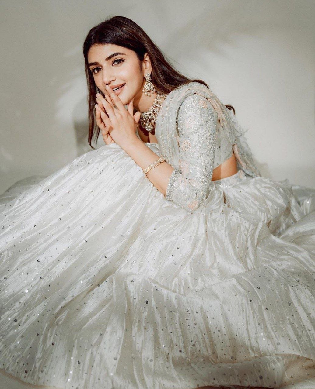 Meenakshi Chaudhary Vs Sree Leela 4 hello telugu heroine gallery sree leela 20231127 3