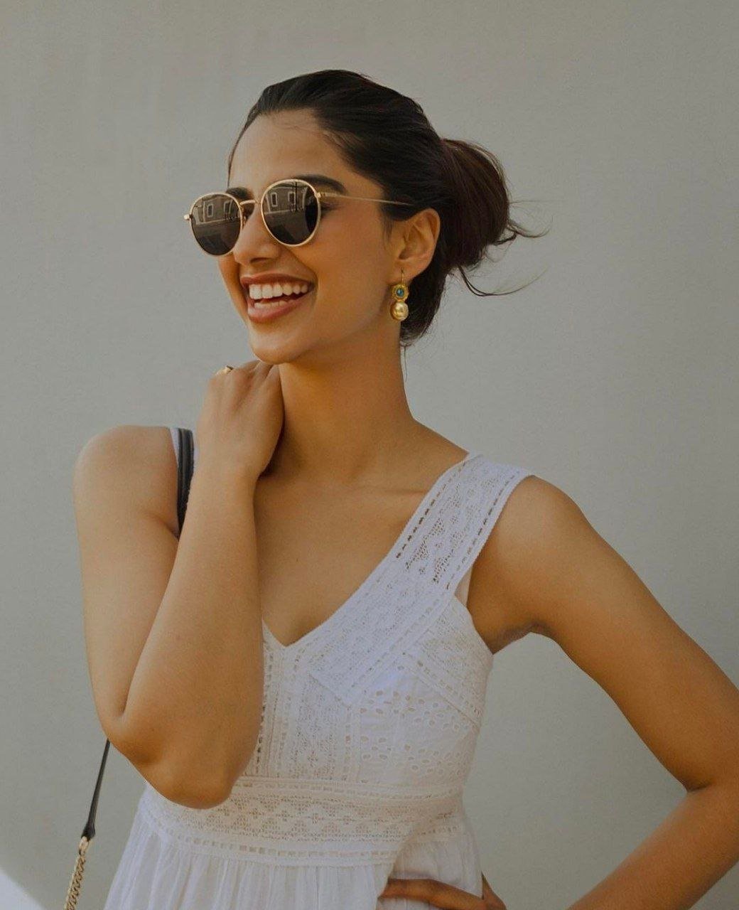 hello telugu heroine gallery meenakshi chaudhary 20231202 3