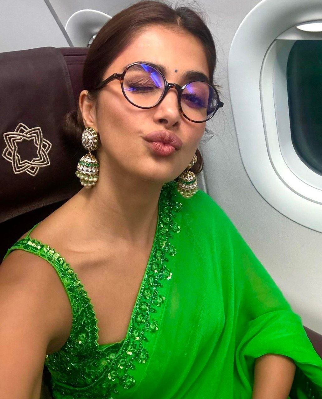 Pooja Hegde Vs Janhvi Kapoor 1 hello telugu heroine gallery pooja hegde 20231204 1