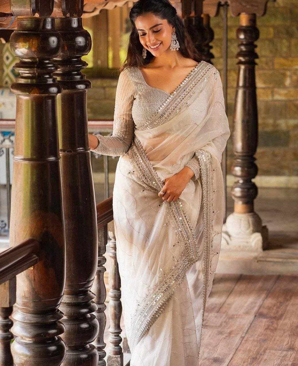 Meenakshi Chaudhary Vs Ritu Varma 2 hello telugu heroine gallery meenakshi chaudhary 20231206 3