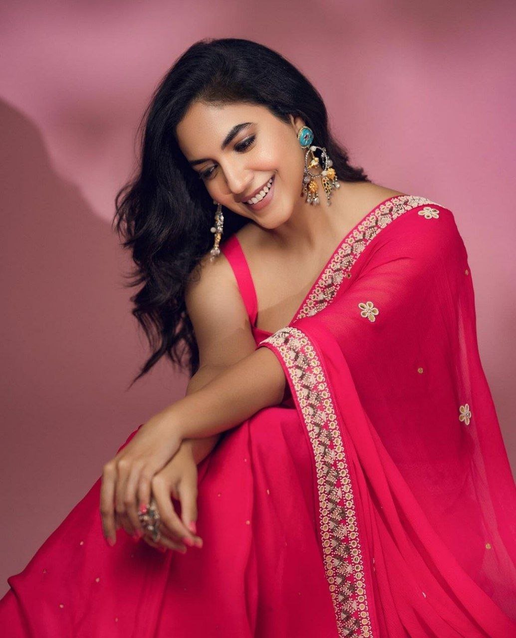 Meenakshi Chaudhary Vs Ritu Varma 4 hello telugu heroine gallery ritu varma 20231206 3