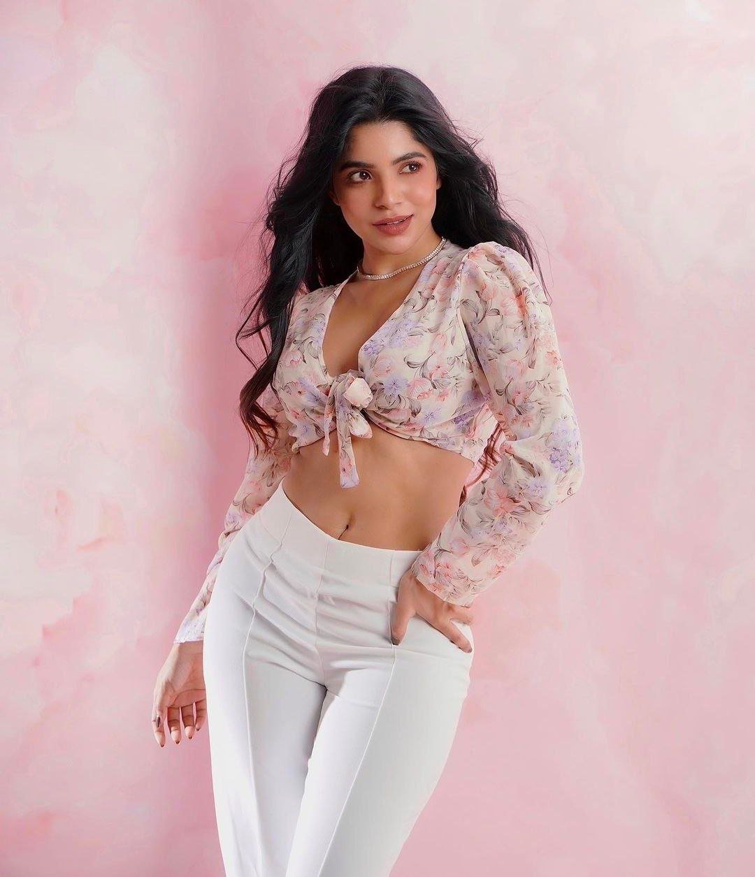 Mirna Menon Vs Divya Bharathi 3 hello telugu heroine gallery divya bharathi 20231212 2