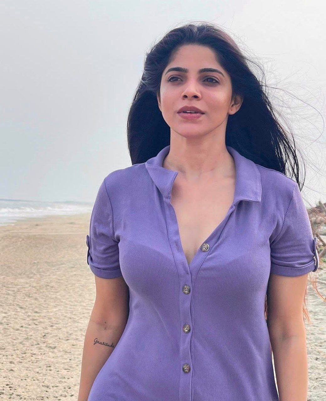 Divya Bharathi Vs Sandeepa Dhar 2 hello telugu heroine gallery divya bharathi 20231222 3