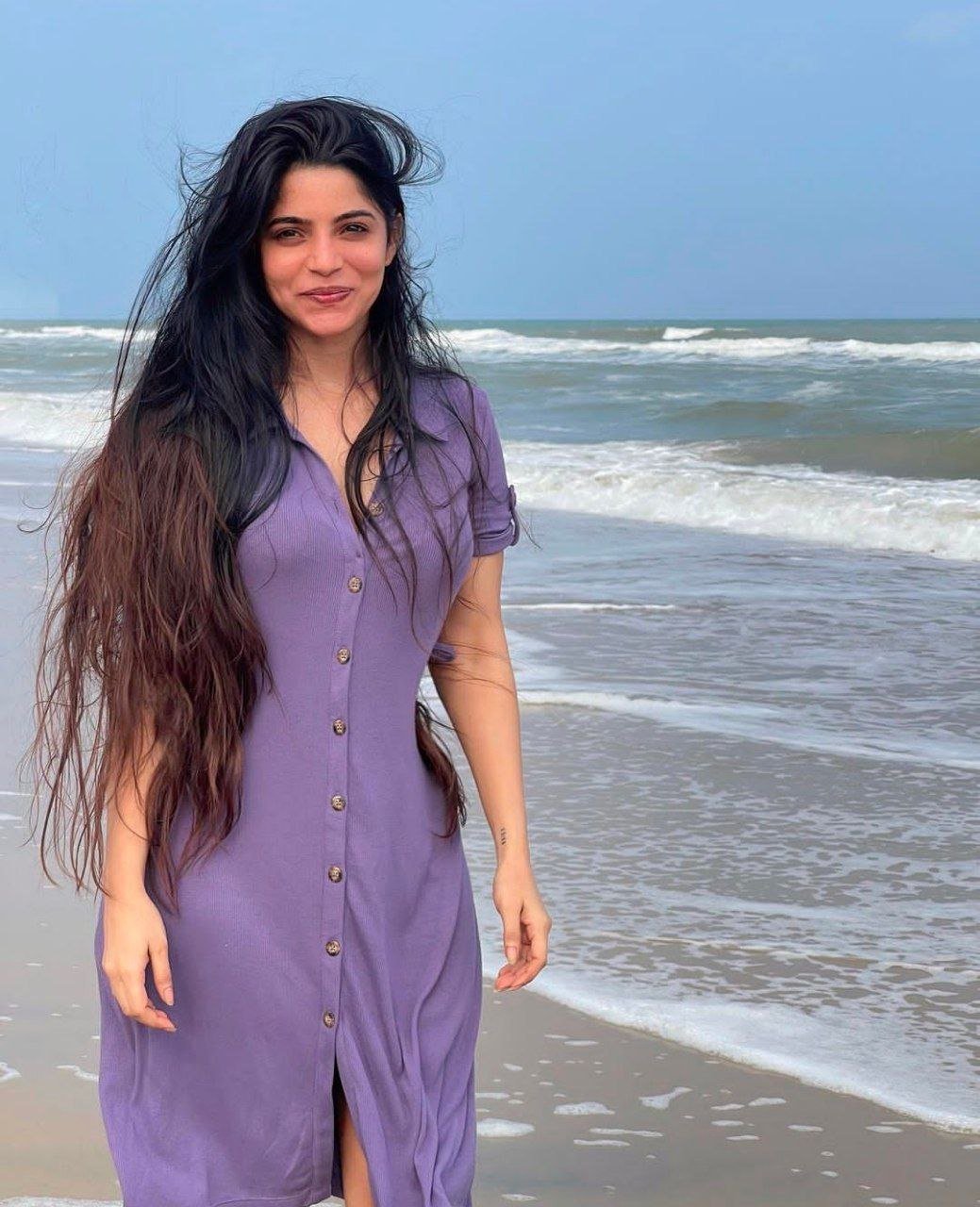 Divya Bharathi Vs Sandeepa Dhar 3 hello telugu heroine gallery divya bharathi 20231222 5