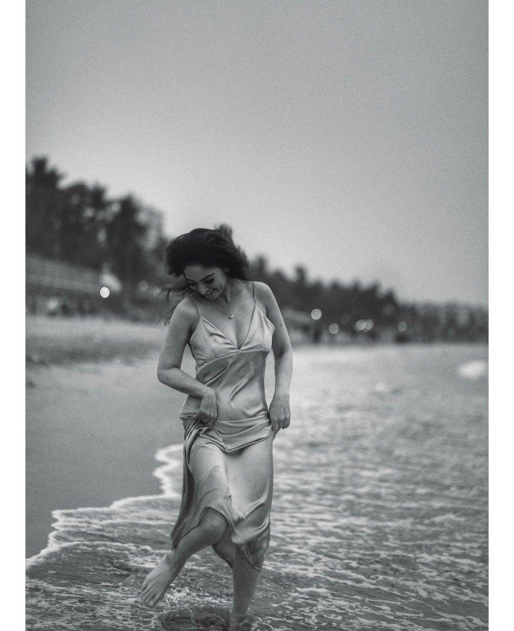 Divya Bharathi Vs Sandeepa Dhar 4 hello telugu heroine gallery sandeepa dhar 20231222 1