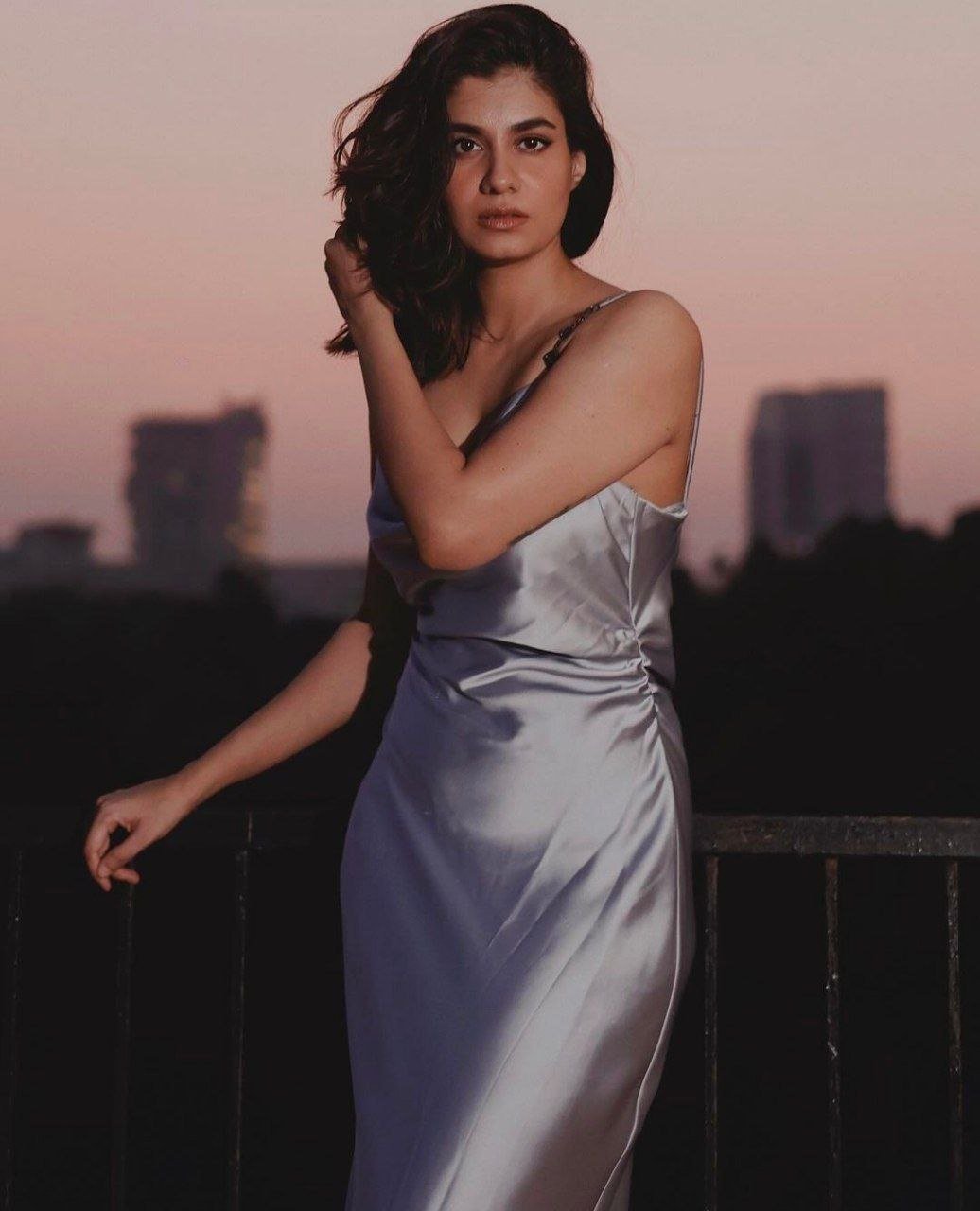 Shreya Dhanwanthary Vs Susshhe 1 hello telugu heroine gallery shreya dhanwanthary 20240110 1