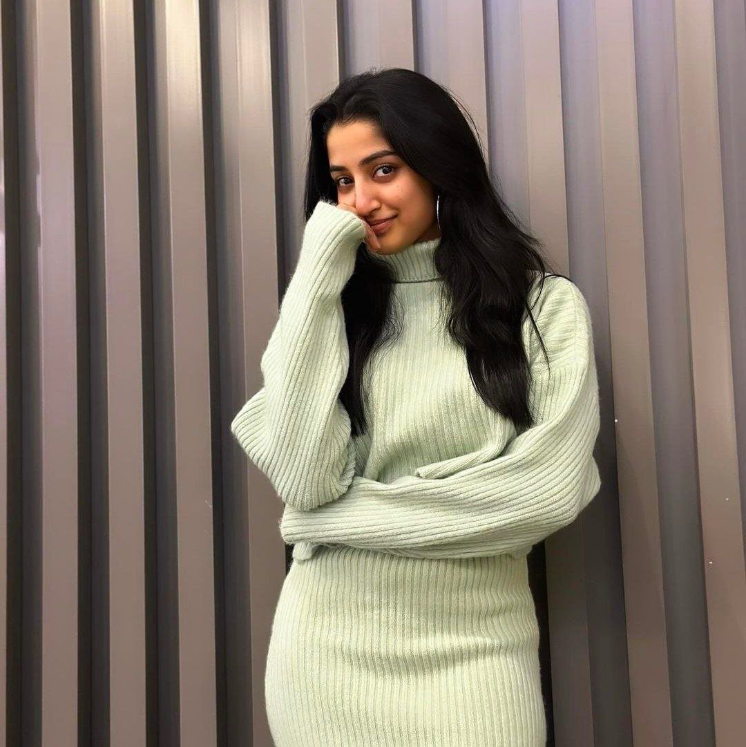 Shreya Dhanwanthary Vs Susshhe 4 hello telugu heroine gallery susshhe 20240110 3