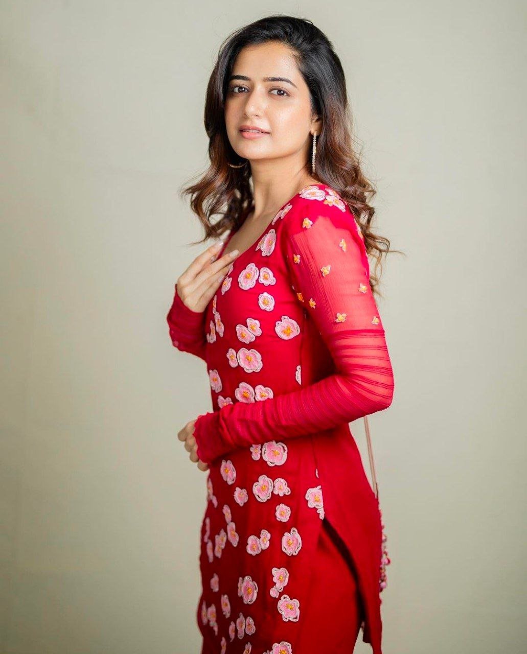 Rakul Preet Singh Vs Ashika Ranganath 5 hello telugu heroine gallery ashika ranganath 20240113 4