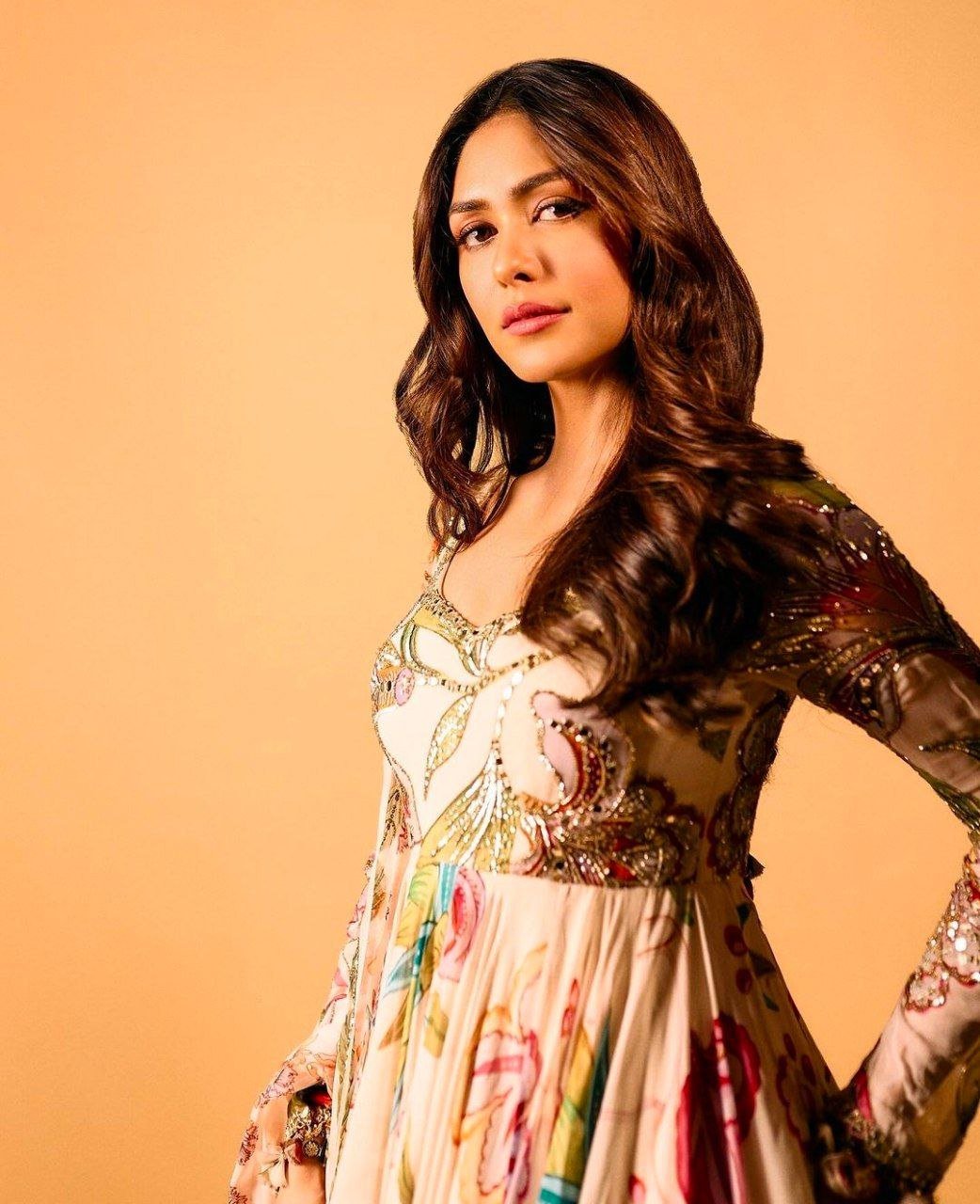hello telugu heroine gallery mrunal thakur 20240120 5