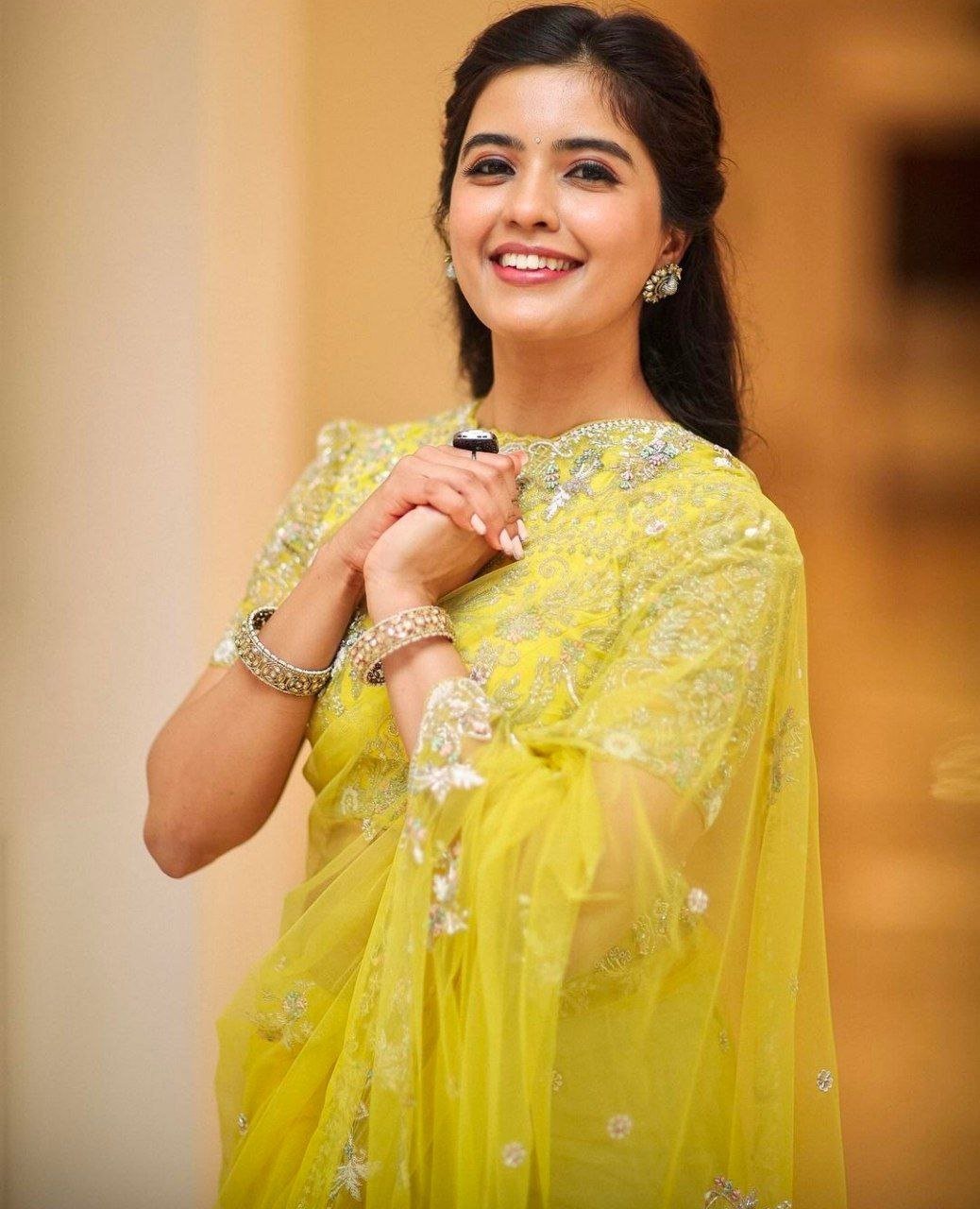 hello telugu heroine gallery amritha aiyer 20240127 1