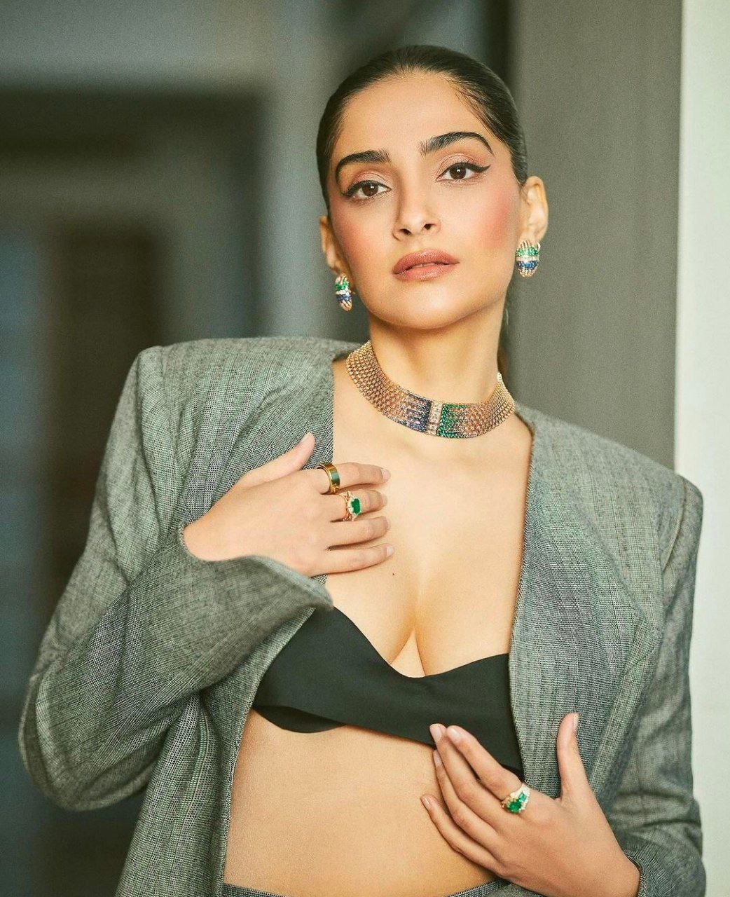 Sonam Kapoor Vs Rukmini Vasanth 1 hello telugu heroine gallery sonam kapoor 20240215 1