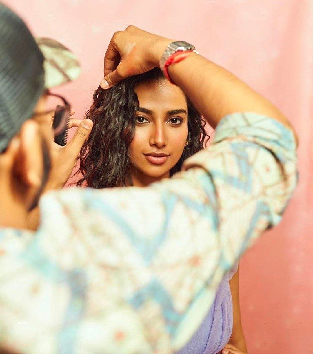 Janhvi Kapoor Vs Meenakshi Chaudhary 3 hello telugu heroine gallery meenakshi chaudhary 20240219 2