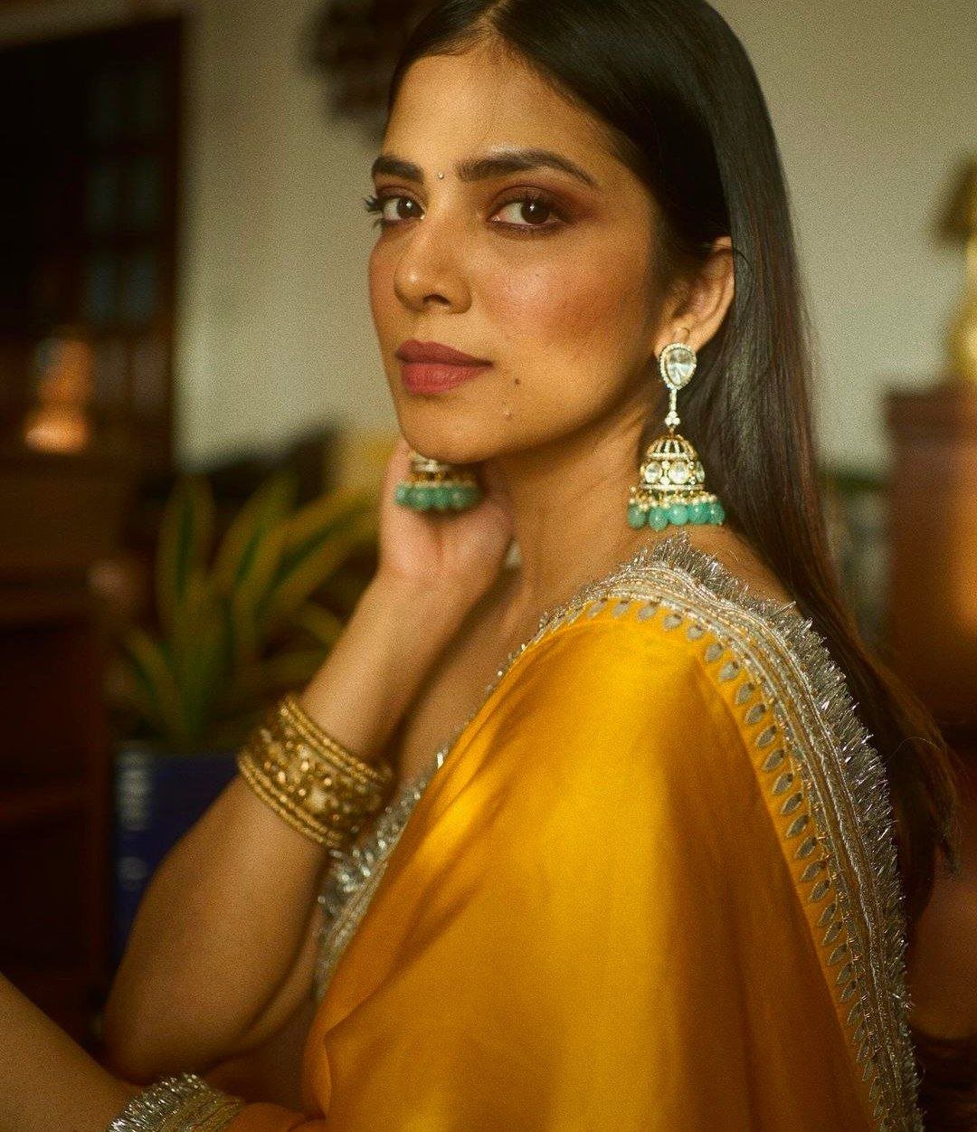 Malavika Mohanan Vs Krithi Shetty 2 hello telugu heroine gallery malavika mohanan 20240227 3