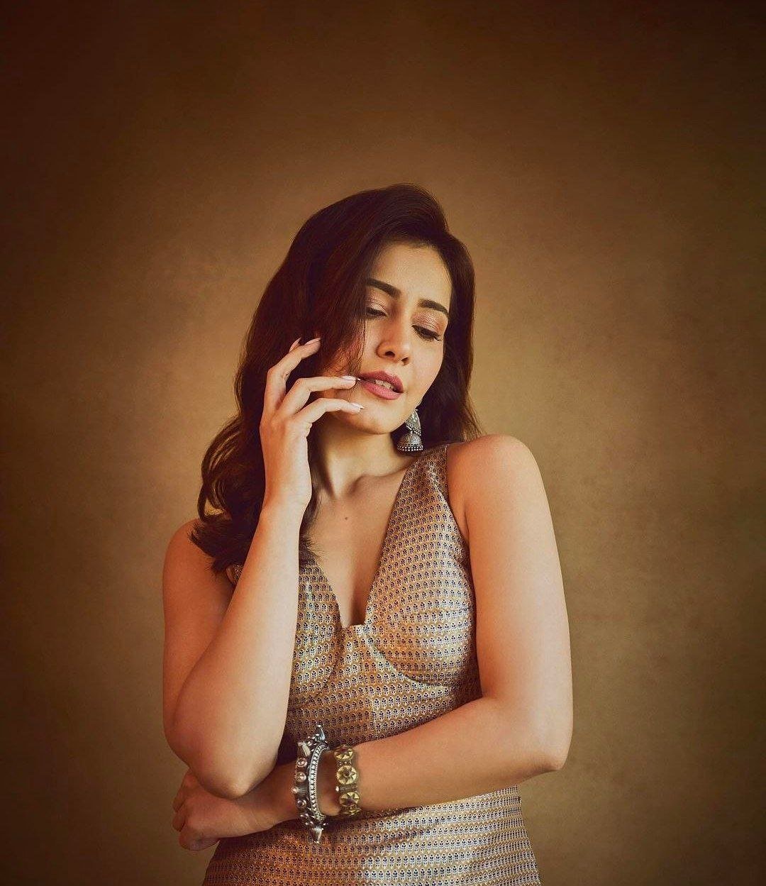 Raashii Khanna Vs Ananya Panday 1 hello telugu heroine gallery raashii khanna 20240305 1