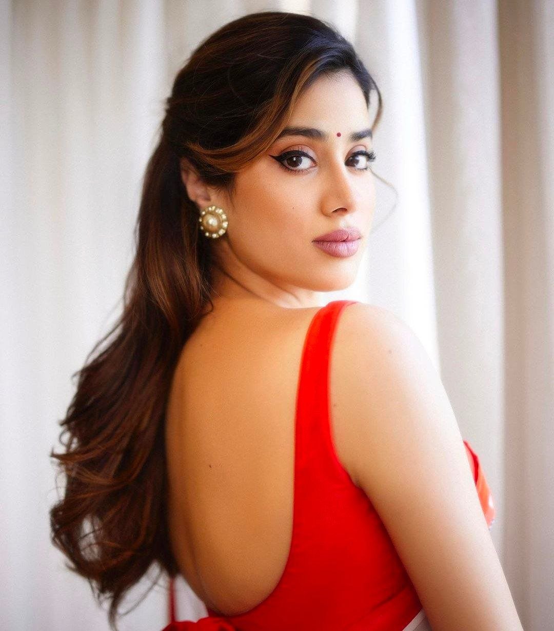 Janhvi Kapoor Vs Krithi Shetty 1 hello telugu heroine gallery janhvi kapoor 20240309 1