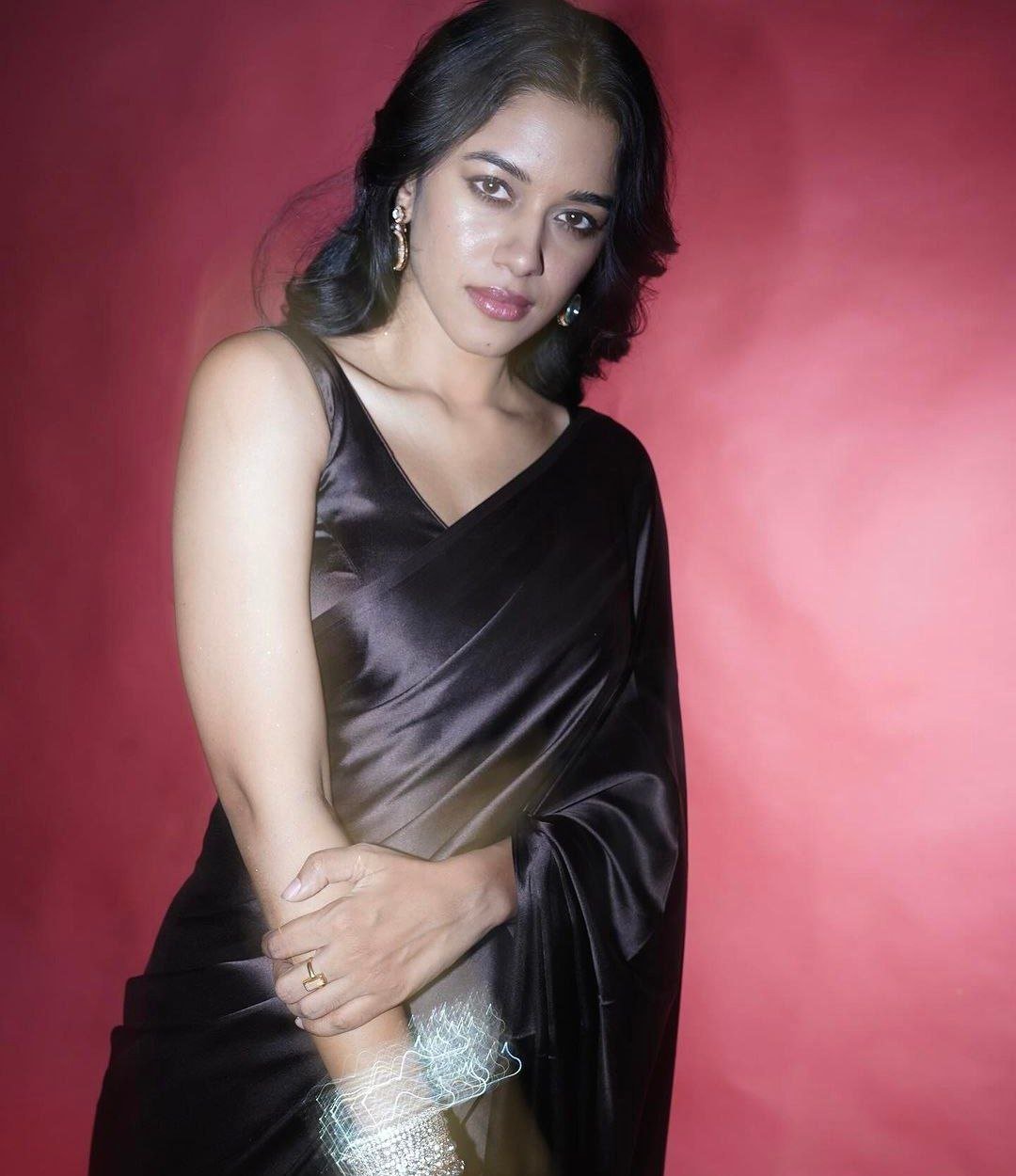 Ashika Ranganath Vs Mirnalini Ravi 3 hello telugu heroine gallery mirnalini ravi 20240317 2