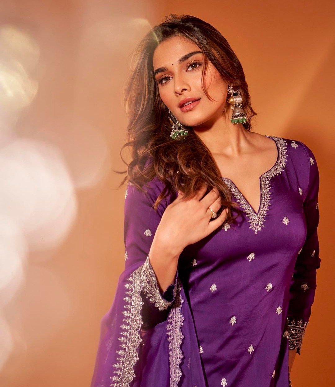 hello telugu heroine gallery saiee manjrekar 20240321 3