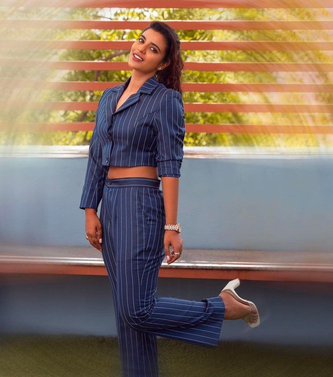 Aishwarya Rajesh Vs Meenakshi Chaudhary 2 hello telugu heroine gallery aishwarya rajesh 20240407 3