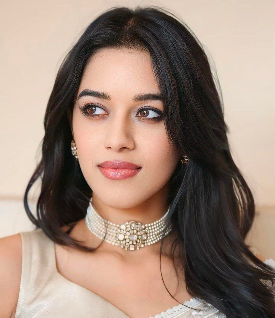 Mirnalini Ravi Vs Eesha Rebba 1 hello telugu heroine gallery mirnalini ravi 20240424 1