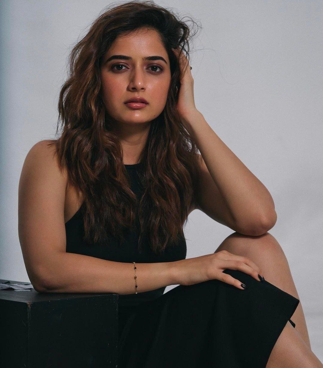 hello telugu heroine gallery ashika ranganath 20240521 3
