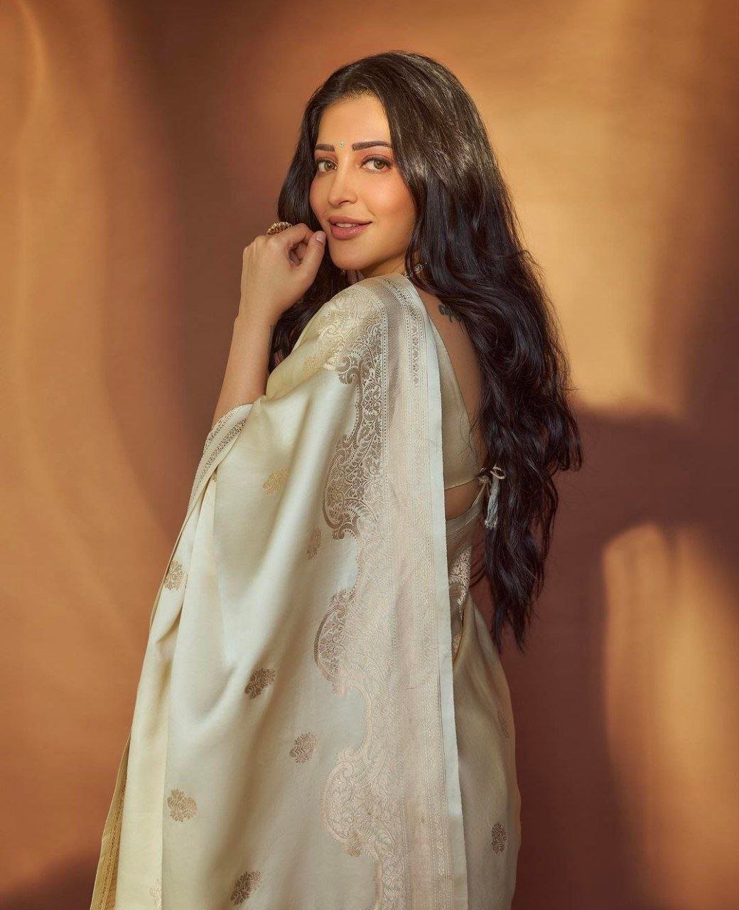 Shruti Haasan Vs Janhvi Kapoor 2 hello telugu heroine gallery shruti haasan 20240524 3