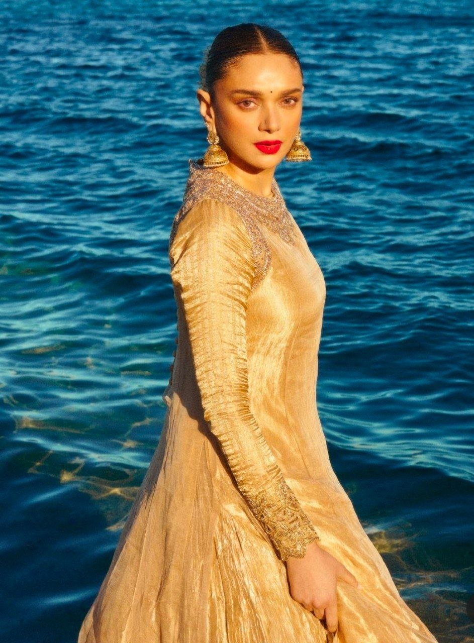 Saiee Manjrekar Vs Aditi Rao Hydari 3 hello telugu heroiine gallery aditi rao hydari 20240608 3