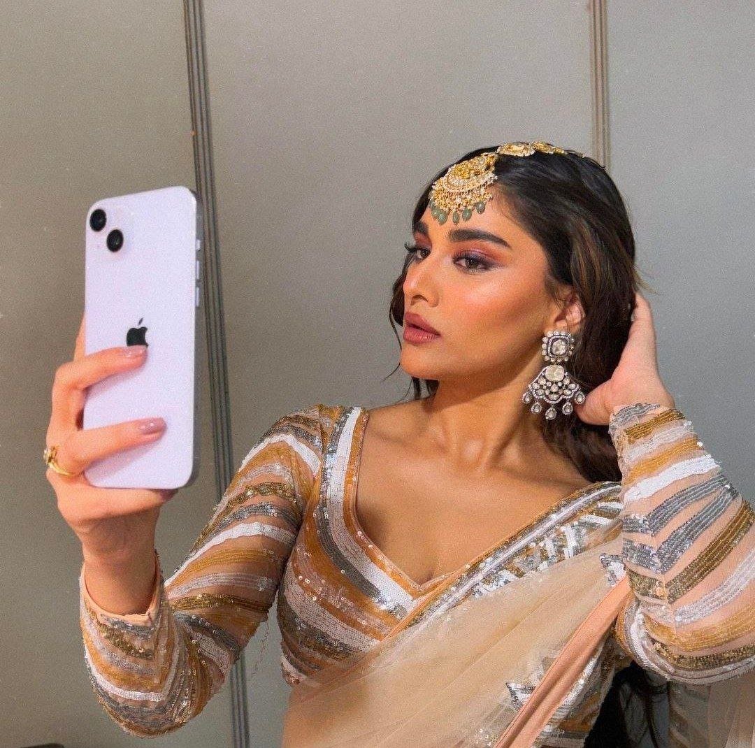 Saiee Manjrekar Vs Aditi Rao Hydari 1 hello telugu heroiine gallery saiee manjrekar 20240608 1