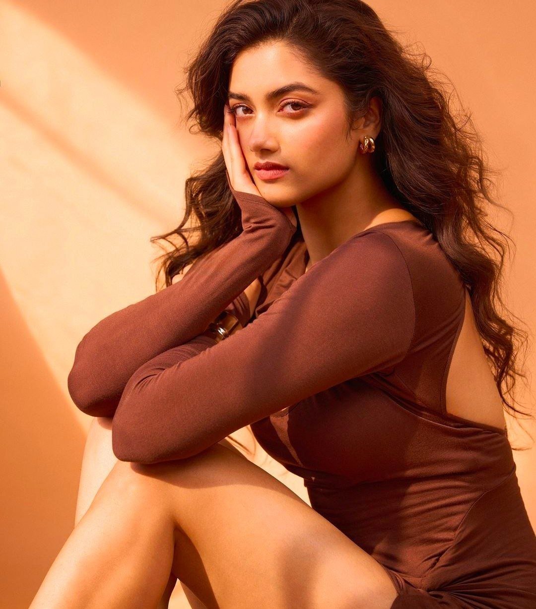 Raashii Khanna Vs Bhagyashri Borse 3 hello telugu heroine gallery bhagyashri borse 20240610 2