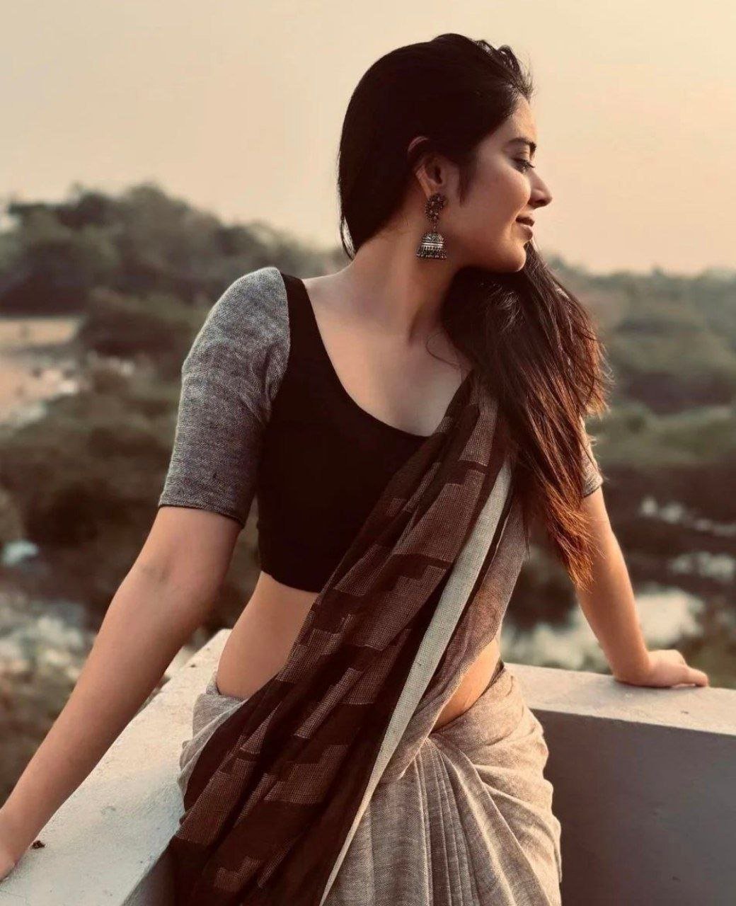 Nivetha Pethuraj Vs Kushitha Kallapu 3 hellotelugu heroine gallery kushitha kallapu 20240617 1