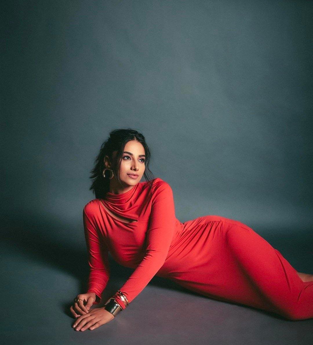 Meenakshi Chaudhary Vs Samyuktha Menon 1 hello telugu heroine gallery meenakshi chaudhary 20240623 1