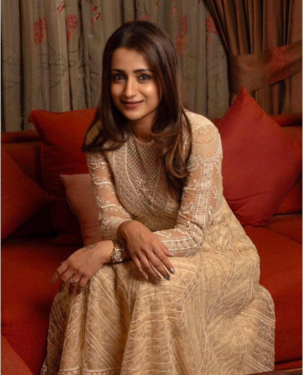 Trisha Krishnan Vs Nora Fatehi 2 hello telugu heroine gallery trisha krishan 20240704 3