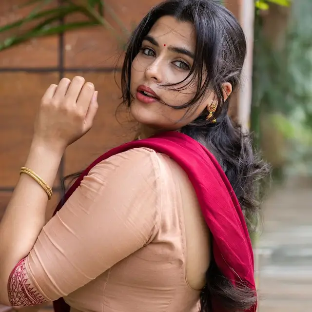Malvia Malhotra Vs Kavya Kalyanram 3 hello telugu heroine gallery kavya kalyanram 20240708 2