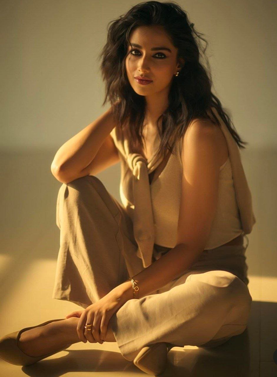 hello telugu heroine gallery meenakshi chaudhary 20240709 1