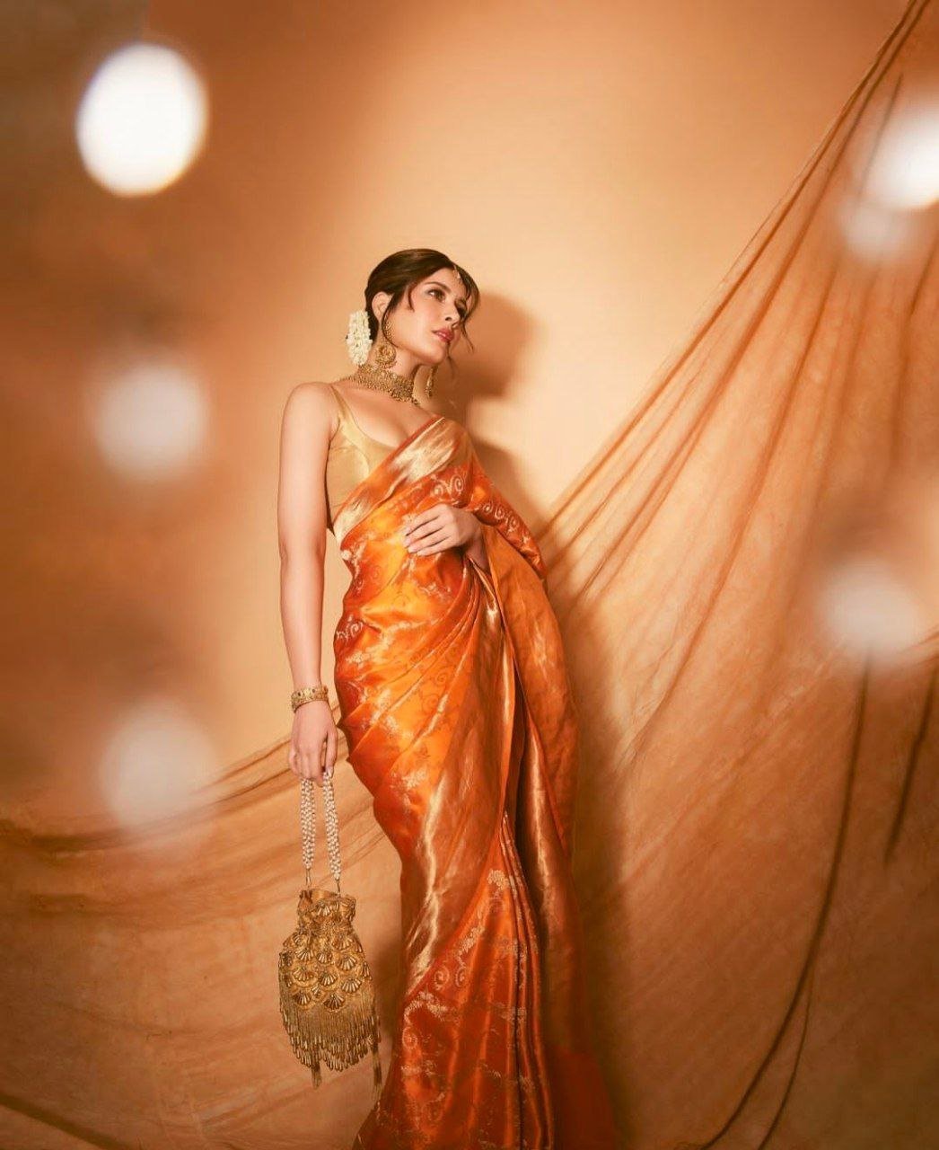 Meenakshi Chaudhary Vs Raashii Khanna 4 hello telugu heroine gallery raashii khanna 20240714 3