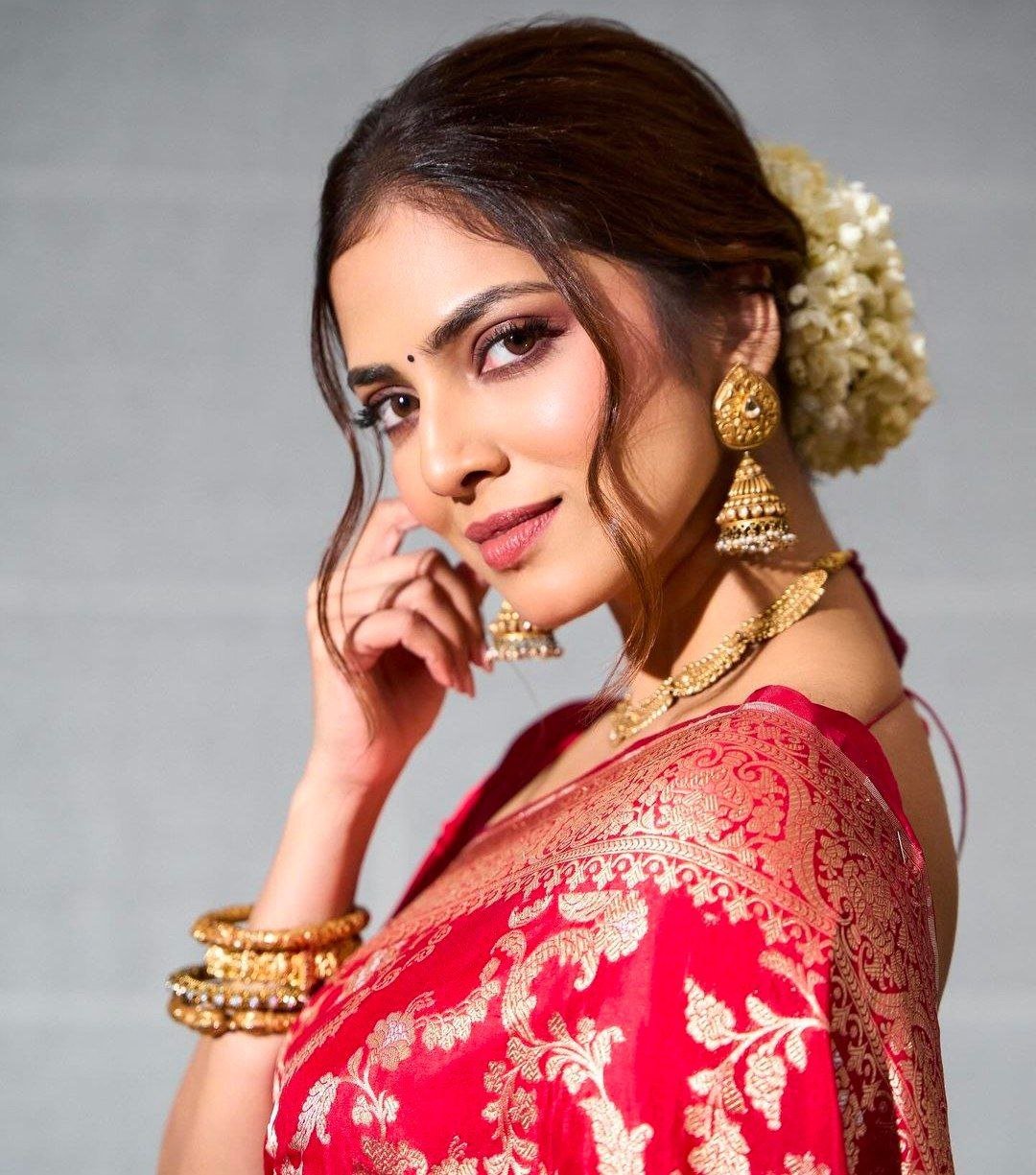 Malavika Mohanan Vs Pragya Jaiswal 1 hello telugu heroine gallery malavika mohanan 20240811 1