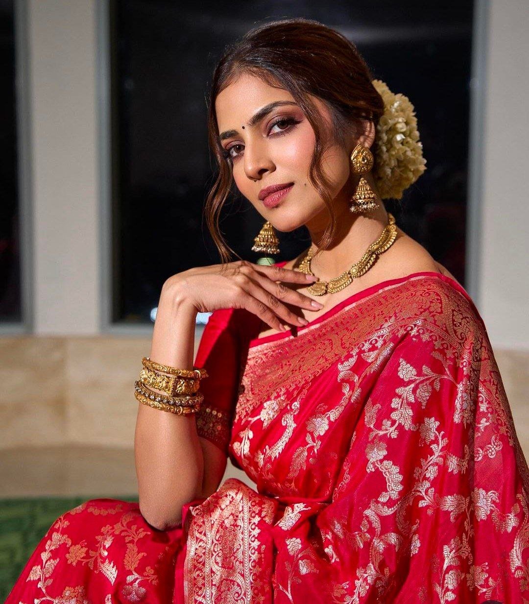 Malavika Mohanan Vs Pragya Jaiswal 2 hello telugu heroine gallery malavika mohanan 20240811 3