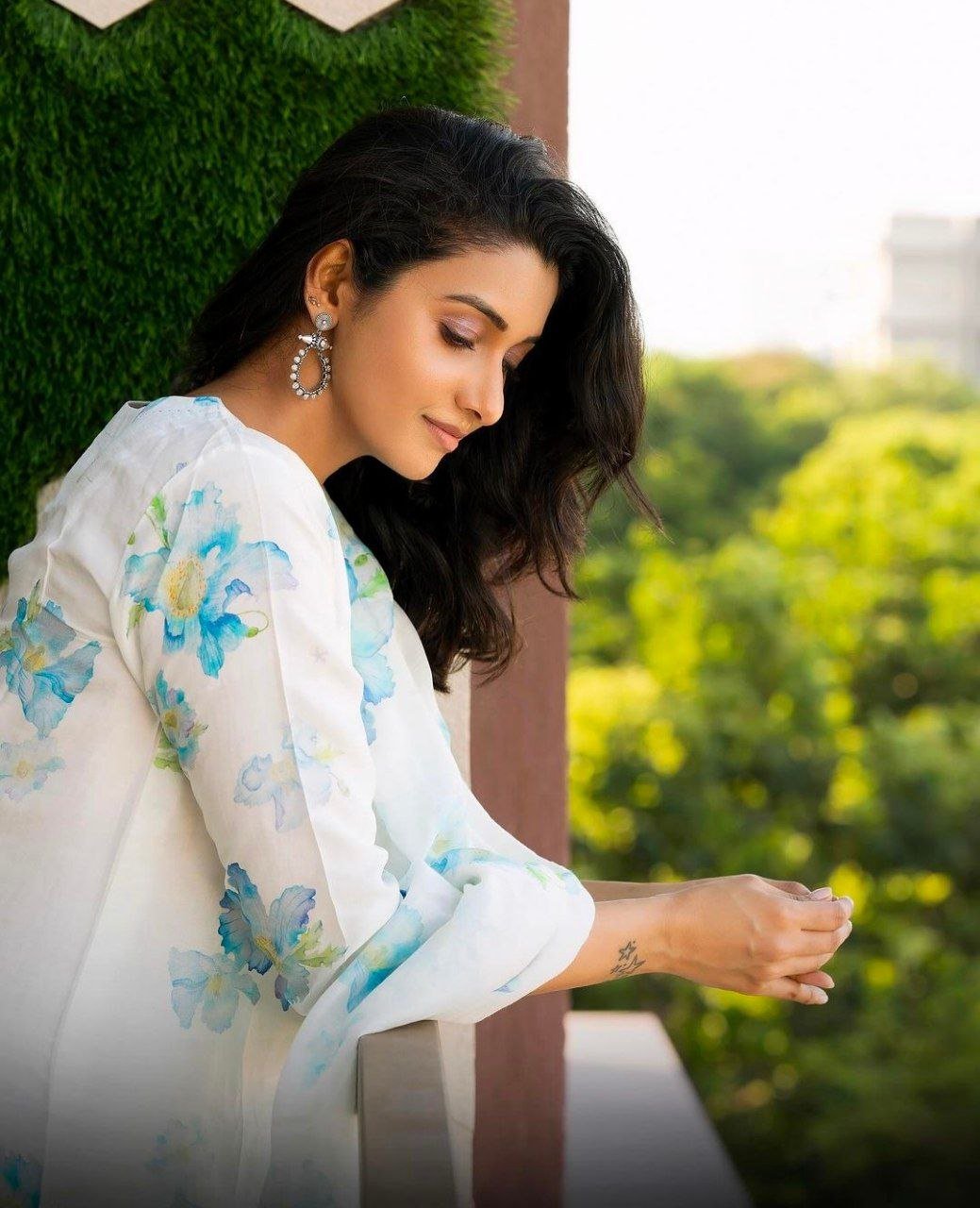 Keerthy Suresh Vs Priya Bhavani Shankar 3 hello telugu heroine gallery priya bhavani shankar 20240818 2