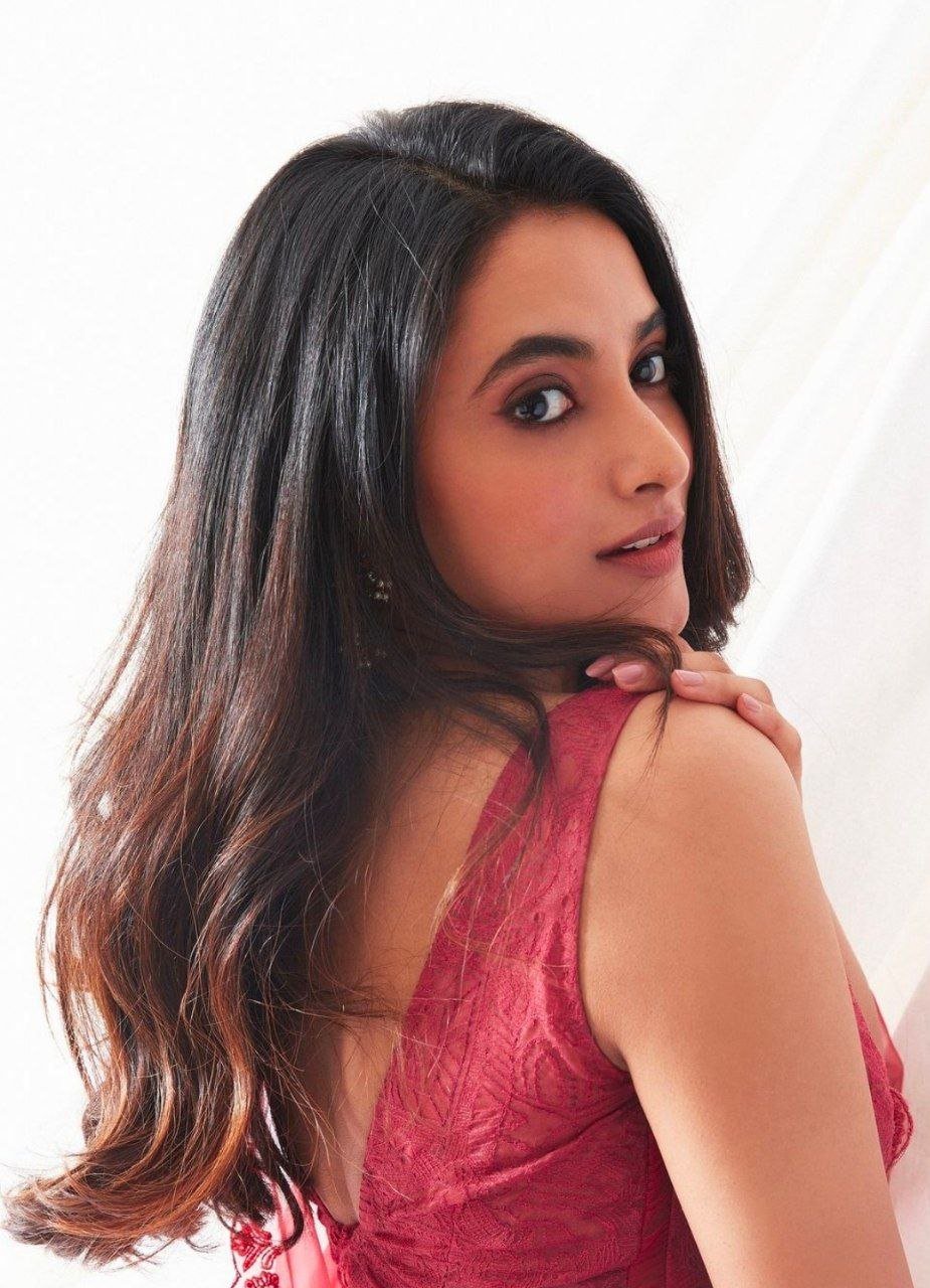 hello telugu heroine gallery priyanka mohan 20240901 2