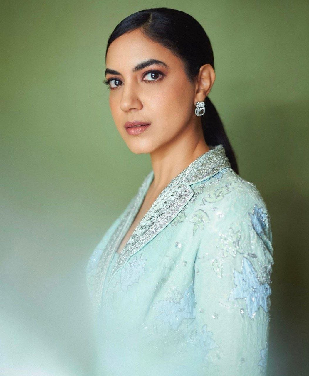 Janhvi Kapoor Vs Ritu Varma 3 hello telugu heroine gallery ritu varma 20240910 2